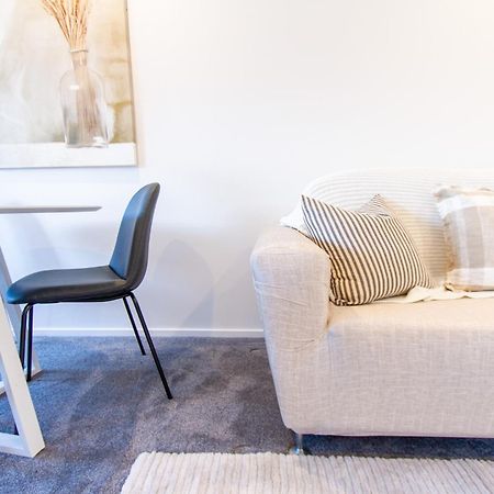 Stylish 2-Bedroom Haven Next To Hagley Park クライストチャーチ エクステリア 写真