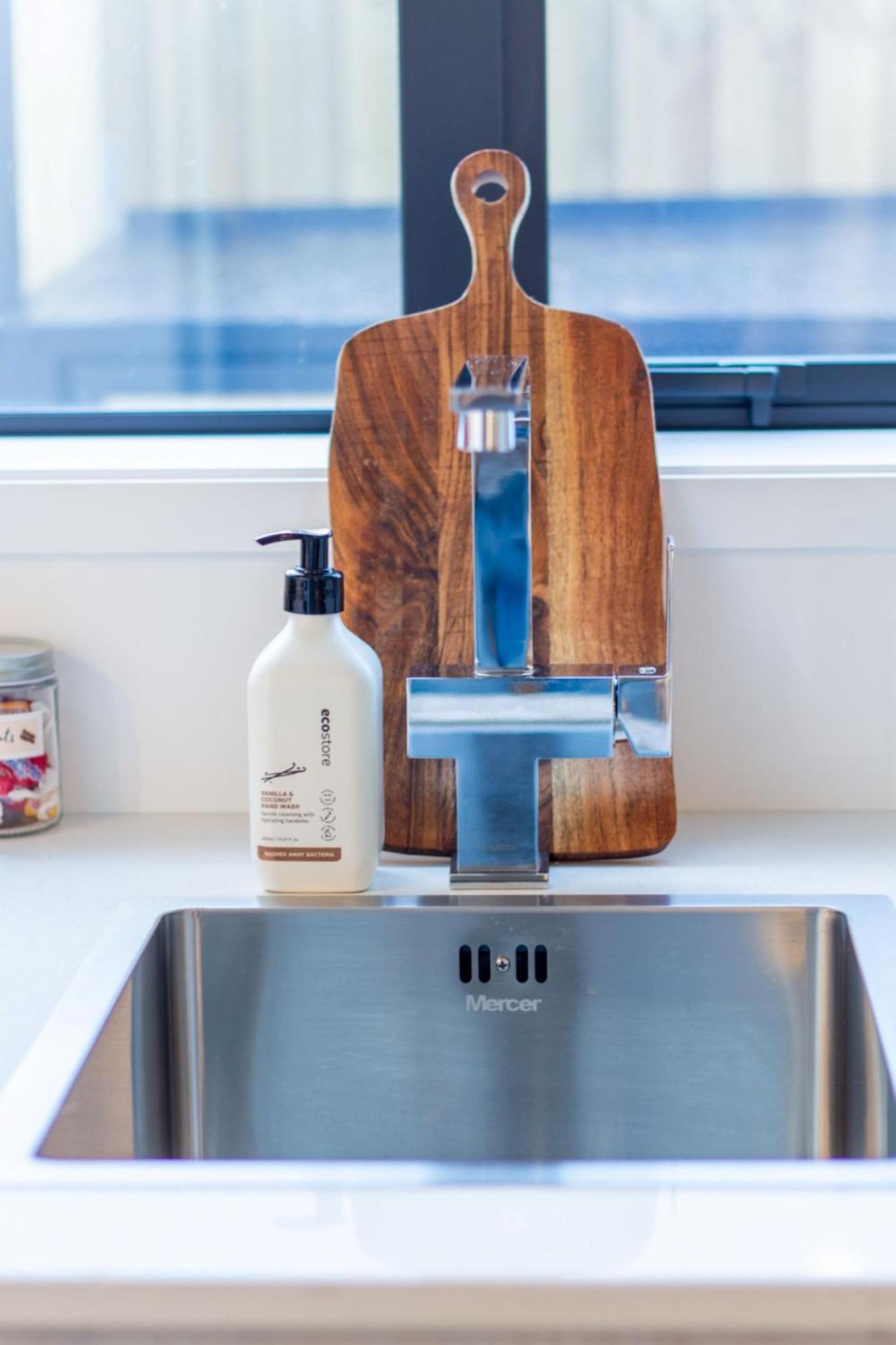 Stylish 2-Bedroom Haven Next To Hagley Park クライストチャーチ エクステリア 写真